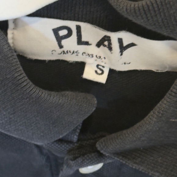 Comme des Garçons PLAY
Black Polo Shirt - Red Heart
Logo - Size Small - Picture 2 of 3